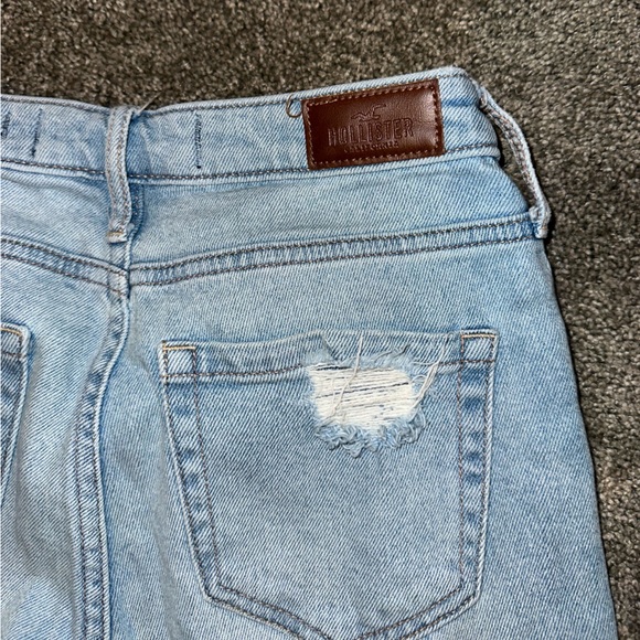 Hollister High Rise Mom Jean size 1R - Picture 3 of 4